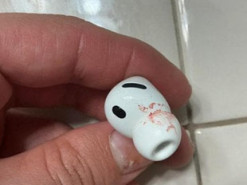 Власники AirPods Pro 3 скаржаться на кров із вух після їх використання