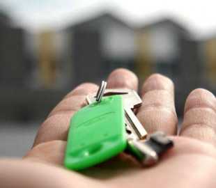 Втекли від війни та потрапили до лап аферистів: Переселенців з Краматорська ошукали на Хмельниччині