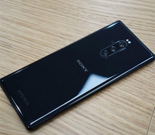 Sony представила смартфон Xperia 1 с тройной камерой
