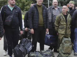 В Ярославській області силовики перекрили виходи заводу, аби силою роздати повістки