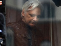 Ассанжа лишили связи с внешним миром