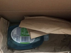 Мешканка Великобританії замовила новенький iPhone 13 Pro Max, але отримала пляшку рідкого мила