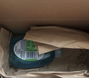 Мешканка Великобританії замовила новенький iPhone 13 Pro Max, але отримала пляшку рідкого мила