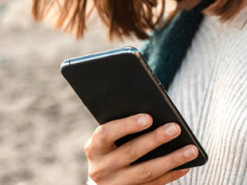 Експерти рекомендують оновлювати смартфон для захисту від злому та підвищення його ефективності