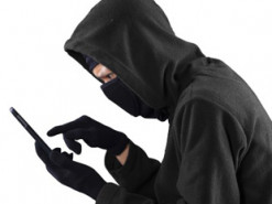 Мужчина, находясь в тюрьме, обманул 17 человек на десятки тысяч гривен