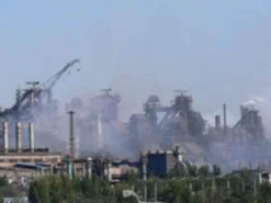 Оккупанты не прекращают бомбить "Азовсталь": в сети появились спутниковые снимки