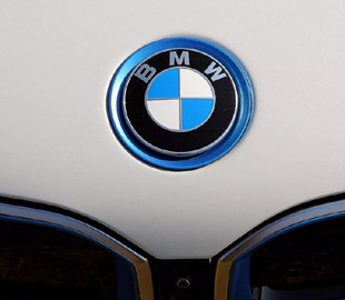 Хакери обіцяють допомогти власникам BMW зламати платну передплату на опції