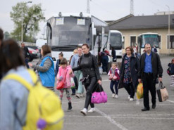 Кожен п'ятий біженець у Польщі повернеться в Україну до зими: опитування