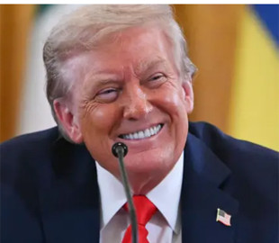 "Люблю запах депортацій вранці": Трамп опублікував своє фото у стилі "Апокаліпсис сьогодні"