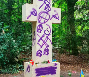 В Німеччині вандали осквернили могилу Степана Бандери