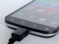 Эксперты выяснили, почему быстрая зарядка вредит смартфону