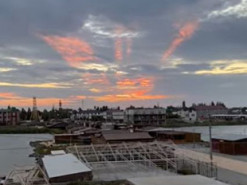 Багряний тризуб прикрасив небо над Азовським морем (фото)