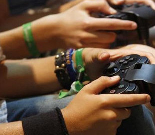 Игры не для девочек? Как в индустрии гейминга борются с сексизмом
