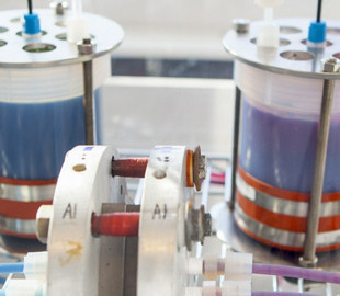 Ученые изобрели батарею, которая заряжается за несколько секунд