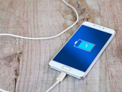 Почему не стоит пользоваться телефоном во время зарядки