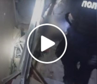 Поліція показала відео порятунку людей в Одесі після прильоту російських ракет