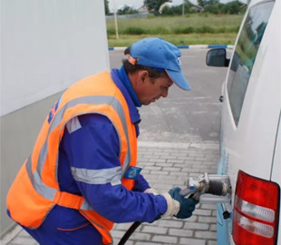 Слідом за автогазом подешевшав і бензин