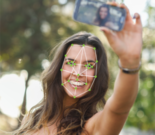 Разработан способ распознавания лиц с помощью улыбки и подмигивания