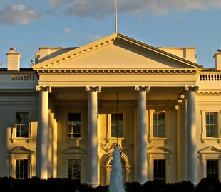 Администрация президента США обсудила с небольшими IT-компаниями вопросы конкуренции с техногигантами