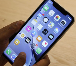 Замість SIM-карти - потужна батарея: головні секрети революційного iPhone 18