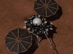 Осталось жить не больше года: посадочный аппарат NASA InSight умирает на Марсе