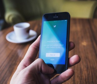 Twitter блокирует бывших несовершеннолетних пользователей