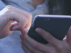 Слежка по мобильному и не только: как в Кабмине хотят контролировать соблюдение карантина