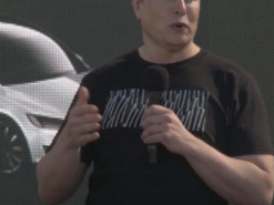 Маск запитав у підписників, куди йому краще пожертвувати свої гроші