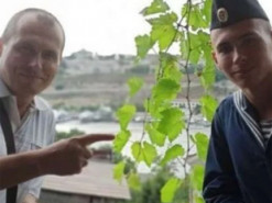 Від батька загиблого на крейсері Москва матроса втекла дружина, прихопивши компенсацію за сина