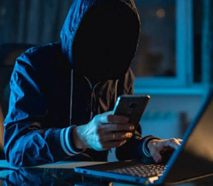 На Буковині за добу шахраї ошукали пенсіонерку та молодого чоловіка