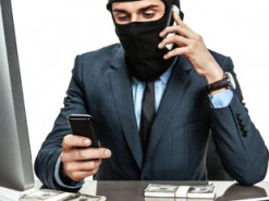 Шахраї на Прикарпатті: з рахунків 40-річної жінки зняли більше 200 тисяч гривень