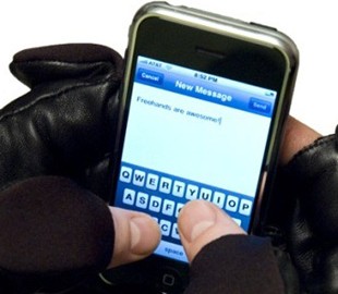 Женщина отдала мошенникам 13 тысяч гривен, получив SMS: "Вы выиграли автомобиль"