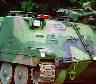 Шведський бронетранспортер проходить випробування українським рельєфом — репортаж із тест-драйву PBV 30