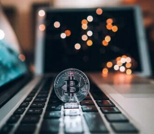 «Інвестиції» в криптовалюту залишили жительку Хмельниччини без кількох тисяч доларів