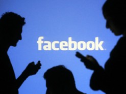 Facebook приостановил действие 200 приложений