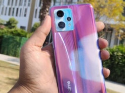 Realme показала, как смартфон 9 Pro+ меняет цвет задней панели