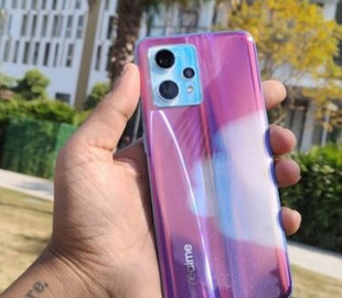 Realme показала, как смартфон 9 Pro+ меняет цвет задней панели