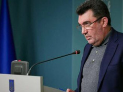 Данилов рассказал, могут ли в Украине запретить Facebook