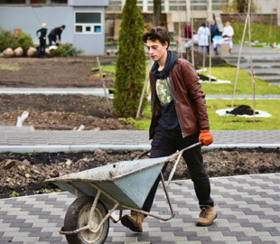 З вірою у майбутнє. Студенти створили новий парк у Києві