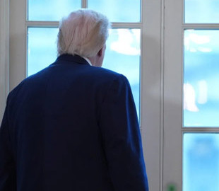 Білий дім виклав фото Трампа на тлі карти Гренландії