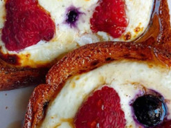 Йогуртовые тосты, похожие на чизкейк – рецепт вкусного рекордсмена в TikTok