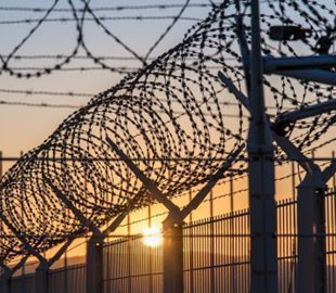 В Україні засудили жінку, яка знімала та продавала порнографію з 8-річним сином