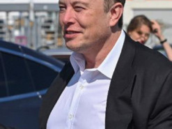 Почти $300 млрд. Илон Маск стал самым богатым человеком в истории