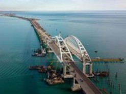 Google Maps подписал Крымский мост одновременно на украинском и русском языках