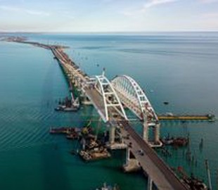 Google Maps подписал Крымский мост одновременно на украинском и русском языках