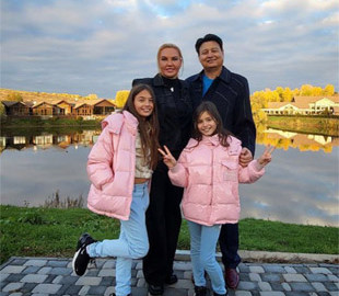 Між нами війна: Камалія поскаржилася на життя в будинку дорослої дочки чоловіка