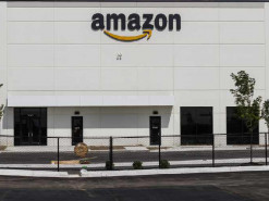  Amazon тестирует носимое устройство, уведомляющее сотрудников о нарушении правил социального дистанцирования