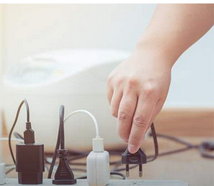 Як захиститись від стрибків напруги вдома: корисні поради