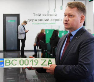 В Украине начали выдавать "зеленые" номера для электромобилей