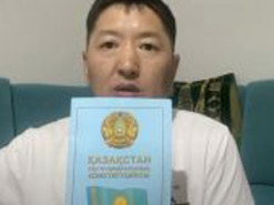 Казахський блогер виїхав в Київ через кримінальну справу про розпалювання ненависті до російської мови